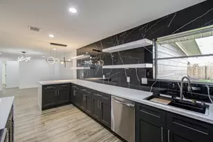 1939 Woodvine Dr, Houston, TX 77055 - Photo 6