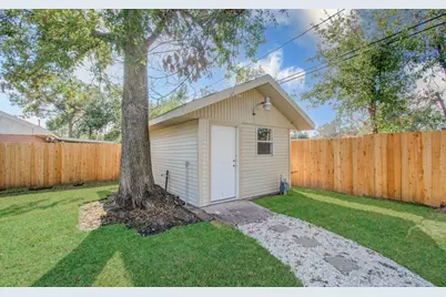 1939 Woodvine Drive, Houston, TX 77055 - Photo 34