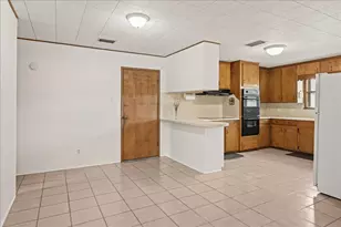 130 Elm St, Flatonia, TX 78941 - Photo 6