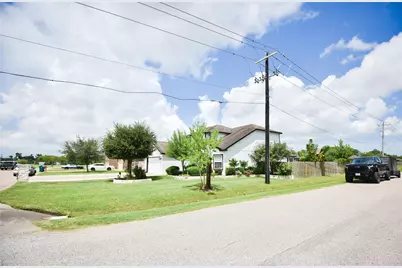 228 Taylor Circle, La Marque, TX 77568 - Photo 2