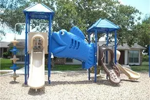 114 W 10th, Nixon, TX 78140 - Photo 4