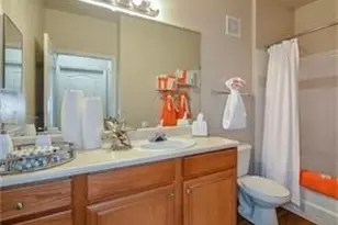 114 W 10th, Nixon, TX 78140 - Photo 6