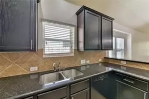 2013 Troon Dr, La Porte, TX 77571 - Photo 10