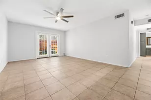 4637 Wild Indigo St, Houston, TX 77027 - Photo 4