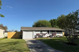 2281 Des Jardines St, Houston, TX 77023 - Photo 2