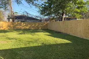 2281 Des Jardines St, Houston, TX 77023 - Photo 34