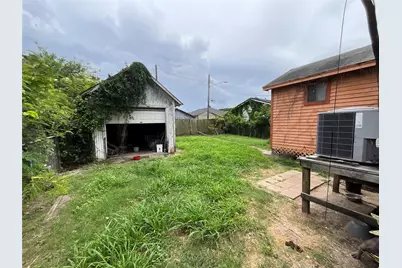 3315 Avenue O 1/2, Galveston, TX 77550 - Photo 8