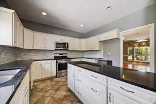 16326 Concord Falls Ln, Sugar Land, TX 77498 - Photo 10