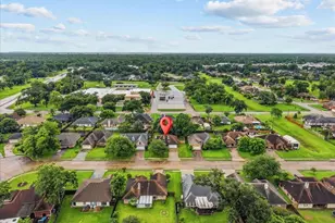 111 Jamestown Ave, Clute, TX 77531 - Photo 36