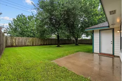 111 Jamestown Avenue, Clute, TX 77531 - Photo 32