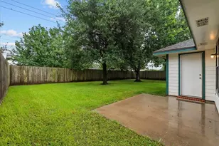 111 Jamestown Ave, Clute, TX 77531 - Photo 32