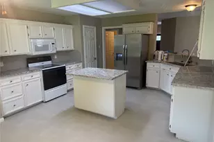 111 Jamestown Ave, Clute, TX 77531 - Photo 20