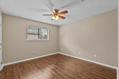 111 Jamestown Avenue, Clute, TX 77531 - Photo 28
