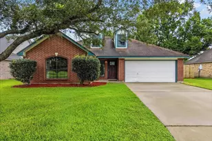 111 Jamestown Ave, Clute, TX 77531 - Photo 1