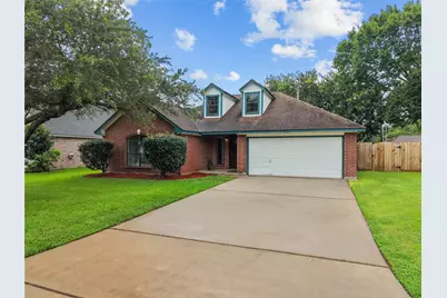 111 Jamestown Avenue, Clute, TX 77531 - Photo 2