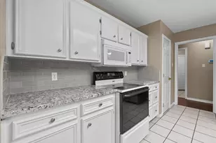 111 Jamestown Ave, Clute, TX 77531 - Photo 16