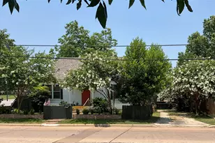 102 W Tom Green St, Brenham, TX 77833 - Photo 2