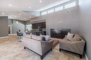 200 Hallow Tree Ln, Houston, TX 77090 - Photo 6