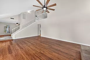 813 Lakeview Dr, Sugar Land, TX 77498 - Photo 2