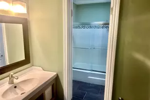 8245 Kingsbrook Rd, Houston, TX 77024 - Photo 20