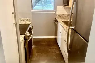 8245 Kingsbrook Rd, Houston, TX 77024 - Photo 6