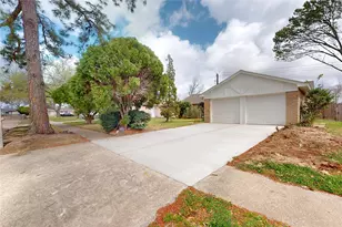 2711 Heritage Colony Dr, Webster, TX 77598 - Photo 24