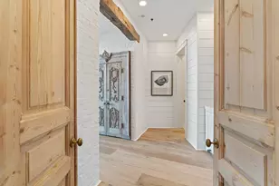 801 E Beach Dr, Galveston, TX 77550 - Photo 8