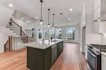 806 Fisher Street #F, Houston, TX 77018 - Photo 2