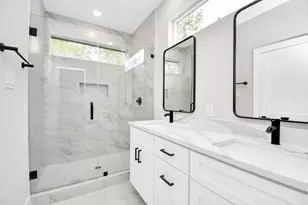 8409 Sunnyhill St, Houston, TX 77088 - Photo 10