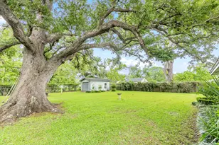 706 Brockman St, Sweeny, TX 77480 - Photo 2