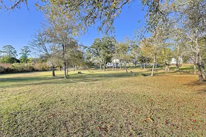9810 Oak Leaf Drive, Baytown, TX 77521 - Photo 28