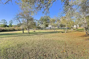 9810 Oak Leaf Dr, Baytown, TX 77521 - Photo 28
