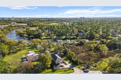 9810 Oak Leaf Drive, Baytown, TX 77521 - Photo 6