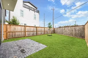 1004 Golden Nectar Ln, Houston, TX 77008 - Photo 2