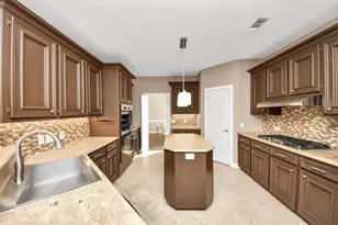 8047 Oakwood Garden St, Houston, TX 77040 - Photo 16