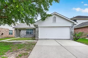 10426 Briar Patch St, Baytown, TX 77523 - Photo 2