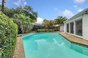 10610 Piping Rock Ln, Houston, TX 77042 - Photo 2