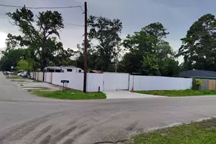 7445 Laura Koppe Rd, Houston, TX 77028 - Photo 8