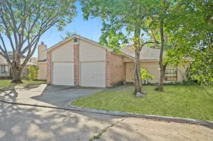 10021 Emerald Creek Dr, Houston, TX 77070 - Photo 2