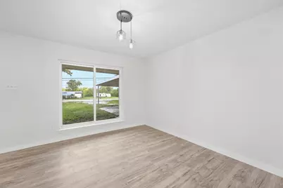 262 Oakland Street, Baytown, TX 77520 - Photo 8