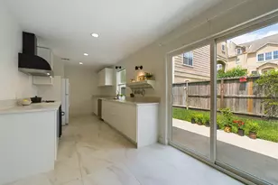 5627 Winsome Ln, Houston, TX 77057 - Photo 10