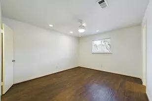 5627 Winsome Ln, Houston, TX 77057 - Photo 18
