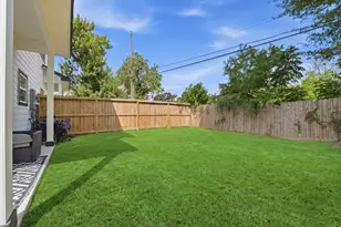 5839 Southwell St, Houston, TX 77033 - Photo 22