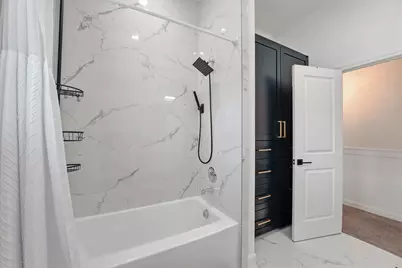 5839 Southwell Street #B, Houston, TX 77033 - Photo 16