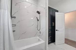 5839 Southwell St, Houston, TX 77033 - Photo 16