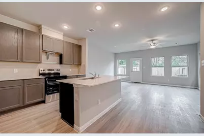 9026 Madera Road #B, Houston, TX 77078 - Photo 4