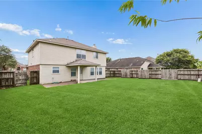 5811 Village Grove Drive, Pearland, TX 77581 - Photo 12