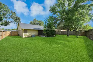 2118 Pilgrims Bend Dr, Friendswood, TX 77546 - Photo 40