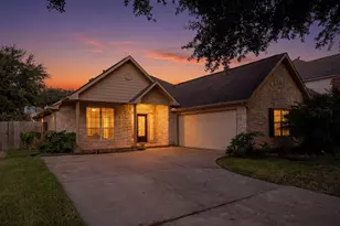 2344 Autumn Mist Ln, League City, TX 77573 - Photo 2