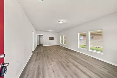 605 W Cleveland Street, Baytown, TX 77520 - Photo 2